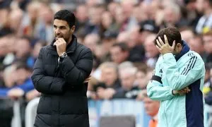 HLV Arteta trách cầu thủ Arsenal HLV Arteta trách cầu thủ Arsenal