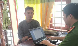 Ông chủ nổ máy cày vô tình cán chết 2 người làm công Ông chủ nổ máy cày vô tình cán chết 2 người làm công