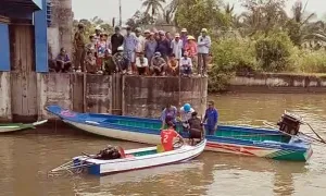 Thuyền máy tông trụ biển báo trên sông, một người chết