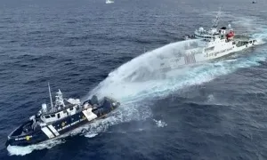 Tàu công vụ Philippines - Trung Quốc va chạm gần bãi cạn Scarborough Tàu công vụ Philippines - Trung Quốc va chạm gần bãi cạn Scarborough