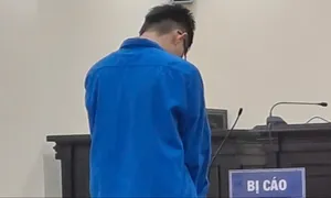 Nhóm 'Cú đêm đói khát' liên tiếp ném vỏ chai vào người đi đường Nhóm 'Cú đêm đói khát' liên tiếp ném vỏ chai vào người đi đường