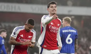 Arsenal lên nhì bảng Ngoại hạng Anh Arsenal lên nhì bảng Ngoại hạng Anh