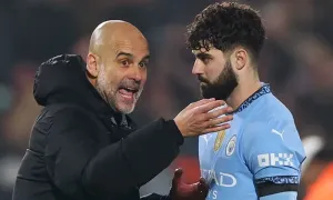 Guardiola to tiếng với hai cầu thủ Man City