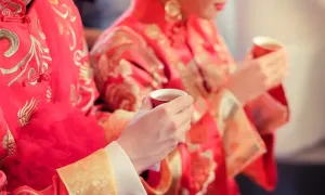 Thuê người đóng giả chồng đại gia để lừa tiền người thân Thuê người đóng giả chồng đại gia để lừa tiền người thân
